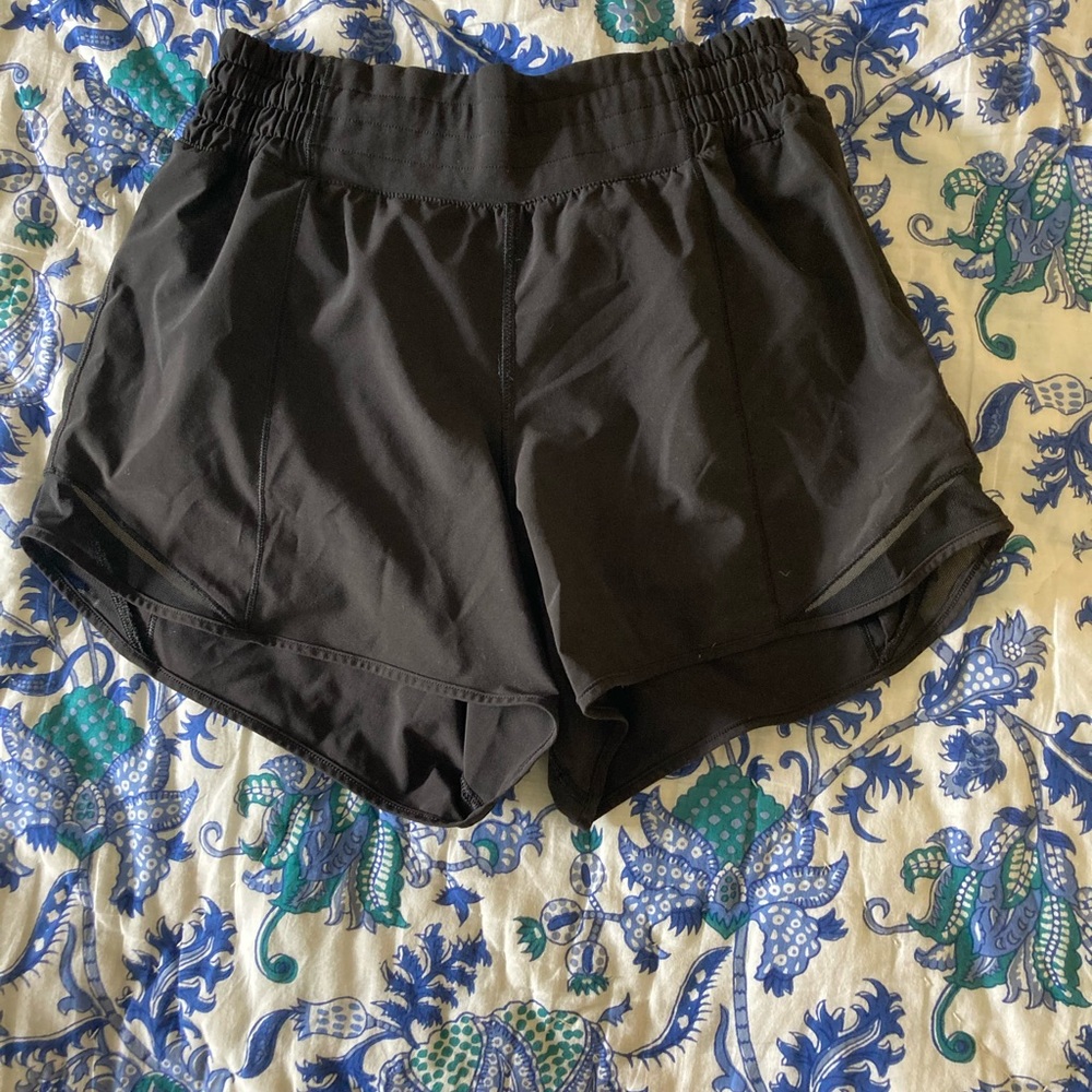 LULULEMON - Hotty Hot Shorts/High Rise - 4-inch inseam - Black - Size 4